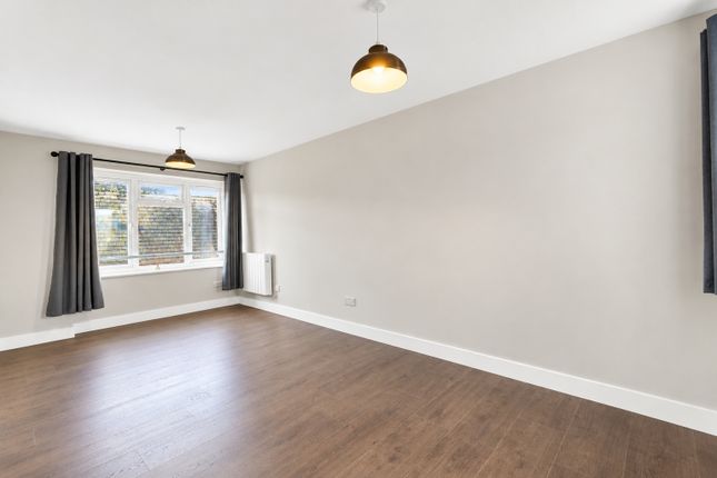 Flat 8, Jobbins Court, 103, Cricklade Street, Gloucestershire photo 4