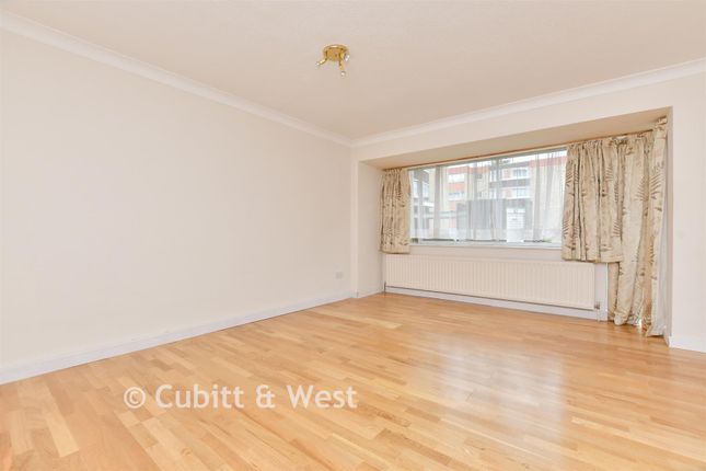 20, White Lodge Close, Sutton photo 4