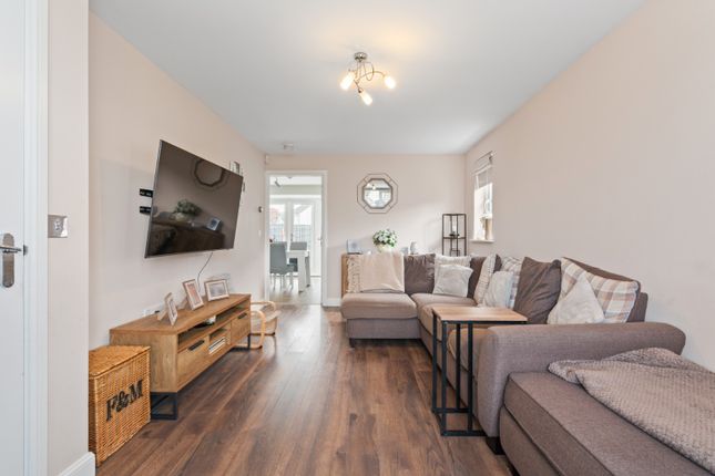 75, Lang Drive, Bathgate photo 2