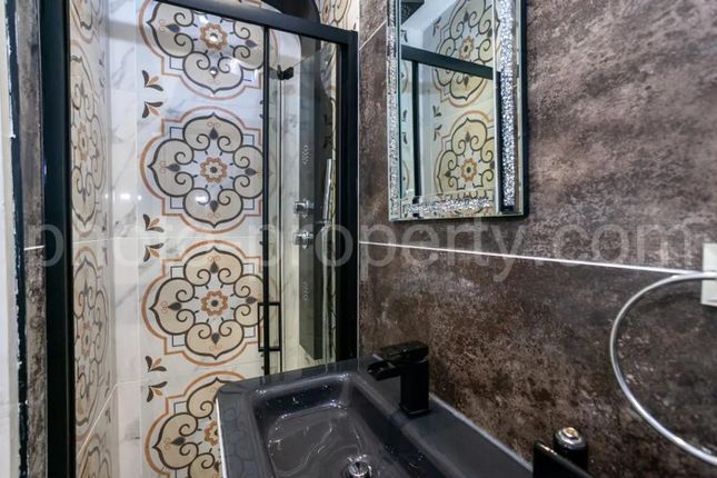 This Stylish Bathroom Features A Modern Design Wit...