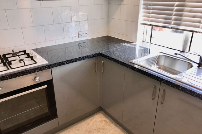 65 D, Pinner Park Avenue, Harrow photo 4
