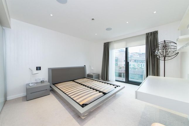 Flat to rent in Sterling Mansions, Goodman's Fields, Aldgate, London