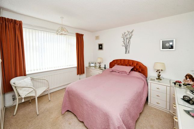 28, Saxby Avenue, Skegness photo 3