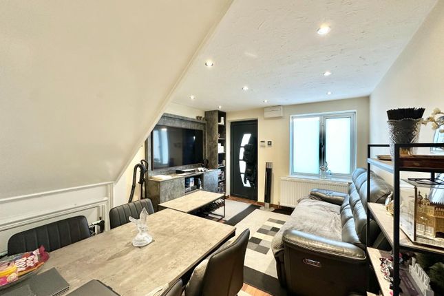 27, Clivesdale Drive, Hayes photo 3