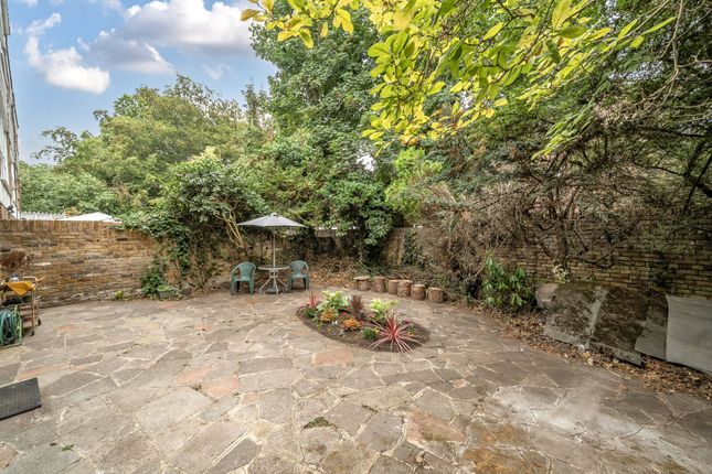 54, High Point, Weybridge photo 2