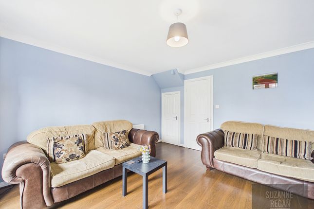 14 Peters Walk, Coventry photo 4