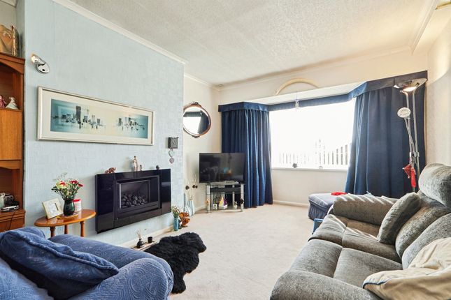 12, Banksfield Avenue, Leeds photo 3