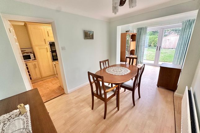 5, Caroline Way, Camberley photo 4
