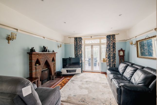 73 Woodmansterne Road, Coulsdon photo 3