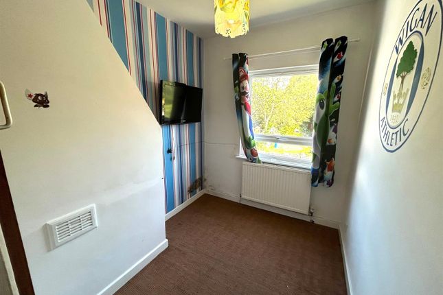 73, Crooke Road, Standish Lower photo 4