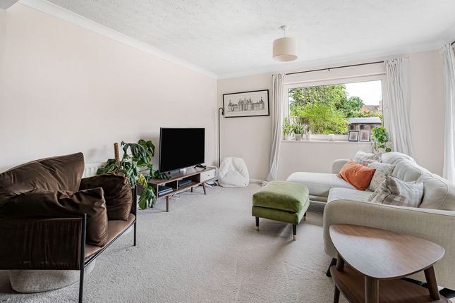 12 Raymonds Close, Welwyn Garden City photo 4