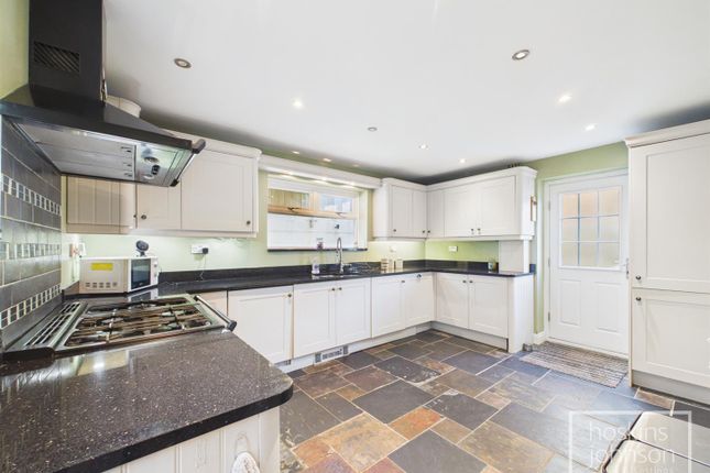 1 White Rose Cottages, Main Road, Pontyclun photo 3