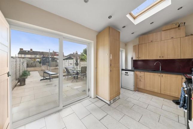 46, Selan Gardens, Hayes photo 4
