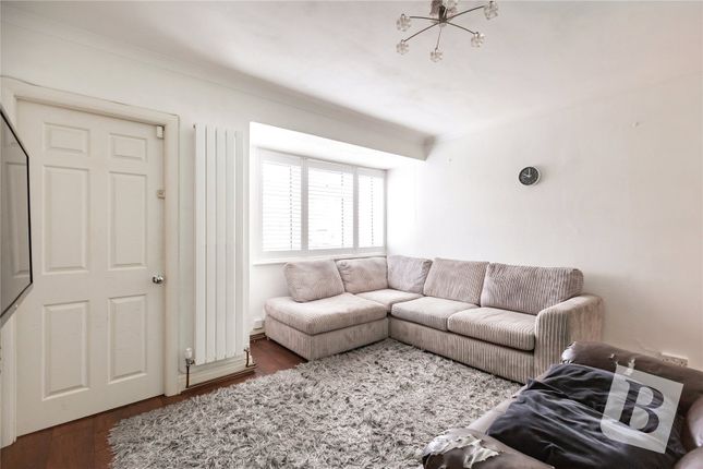 28, Elm Park Avenue, Hornchurch photo 2