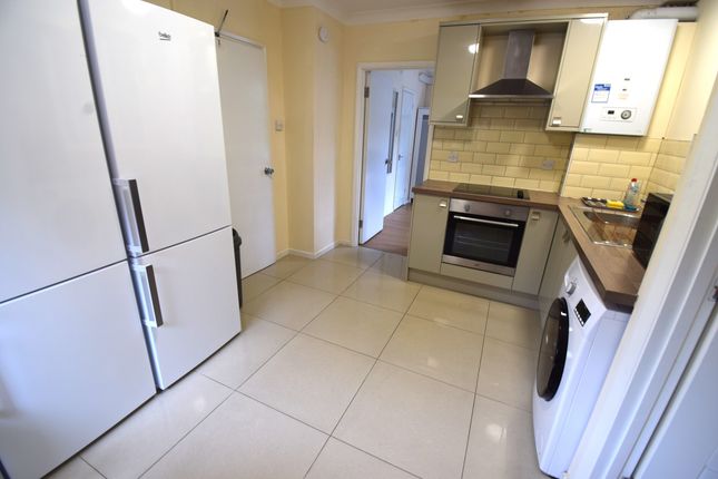 Kitchen (2).Jpg
