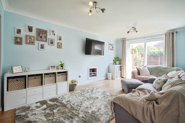 8, Galahad Drive, Burton-on-Trent photo 2