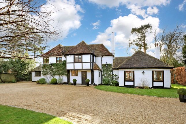 Country house to rent in Manor Road, Penn