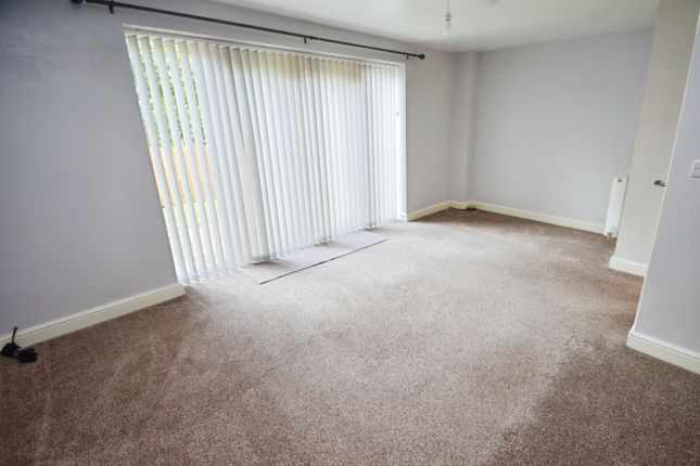 18, Red Holt Avenue, Keighley photo 4