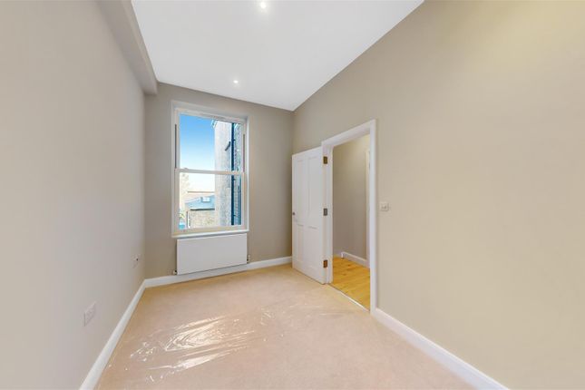 Flat for sale in Chamberlayne Road, Queens Park, London