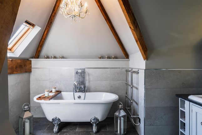 Master En-Suite Bathroom