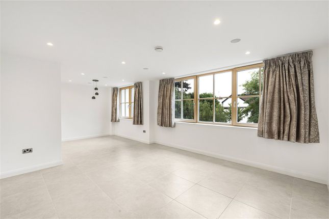 Totteridge Lane, London photo 3