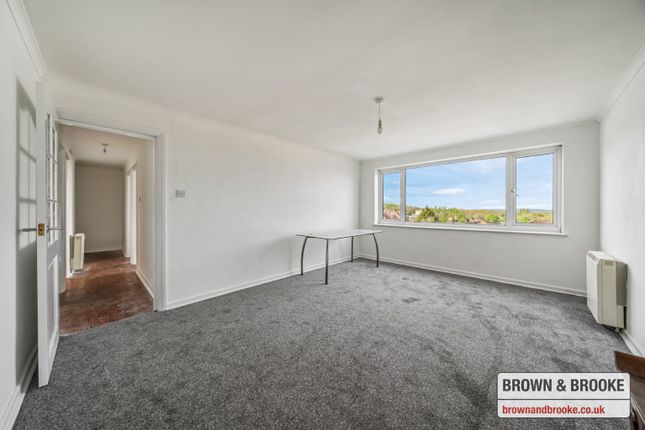 Flat to rent in Santana House, Brent Road