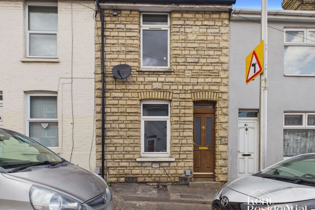 2-bed house on 66 Castle Road, Chatham, £165,000