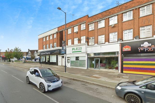 One Bedroom 1st Floor Flat Above A Shop