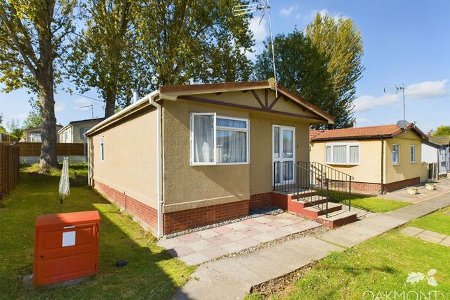 Mobile/park home for sale in Taylor Gardens, Noak Hill, Romford