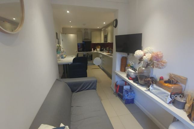 18, Banstock Road, Edgware photo 2