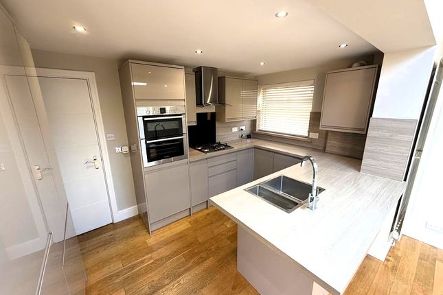 48 Marriott Close, Feltham photo 3