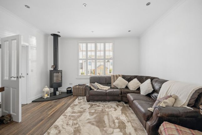 6 Cannop Crescent, Stoneyburn photo 2