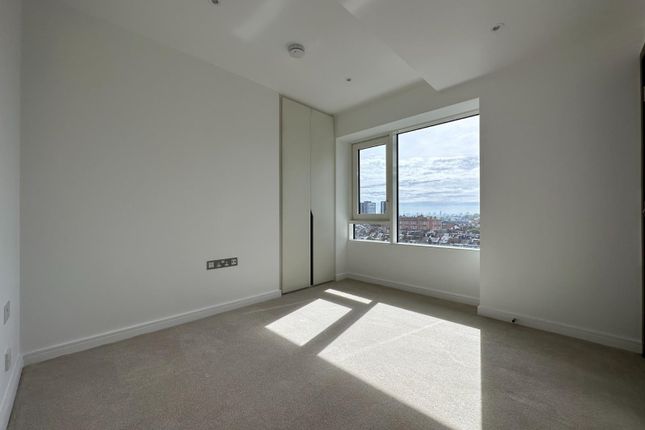 Flat 69, Holland House, Parr's Way, London photo 4
