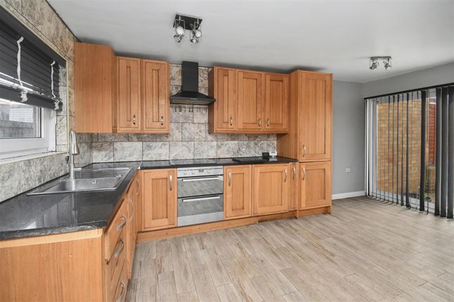 17, Sturton Walk, Corby photo 2