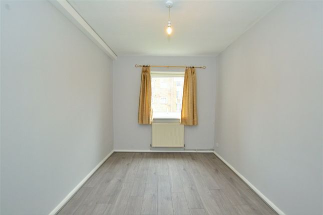 Flat to rent in Aplin Way, Osterley, Isleworth
