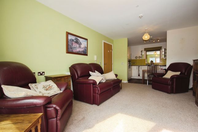 165, Queensway Court, Queensway, LEAMINGTON SPA photo 3
