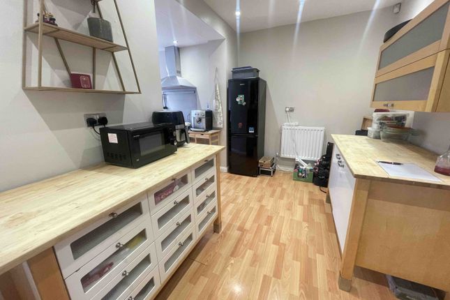16 St. Marys Avenue, Humberstone, Leicester photo 4