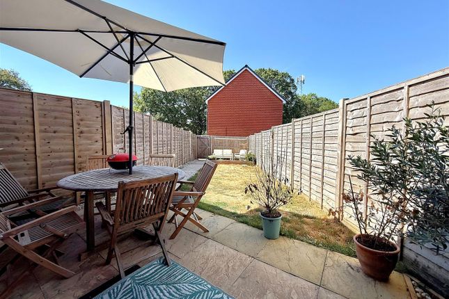 24, Curbridge Way, Southampton photo 2