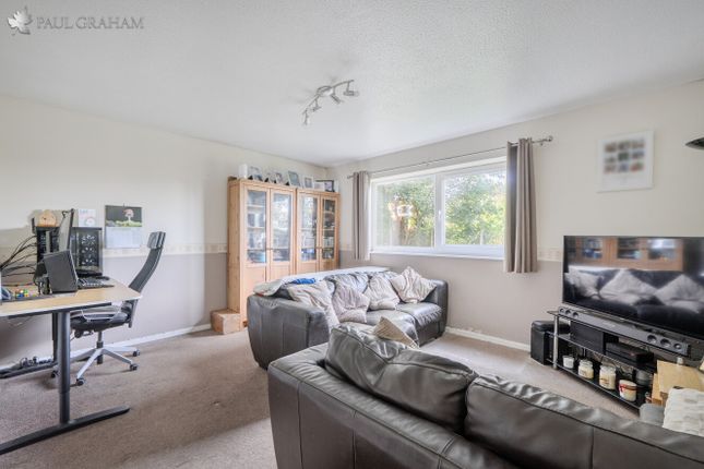 Flat 2, 99, Stanley Road, Carshalton photo 3