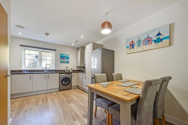8, Fine Acres Rise, Stockbridge photo 3
