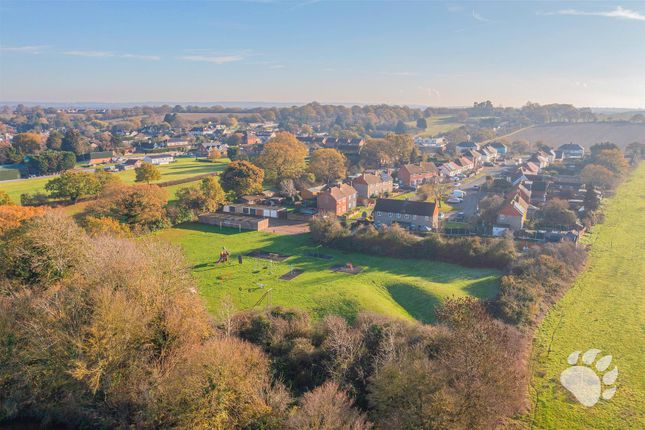 24, Woolshots Road, Wickford photo 3