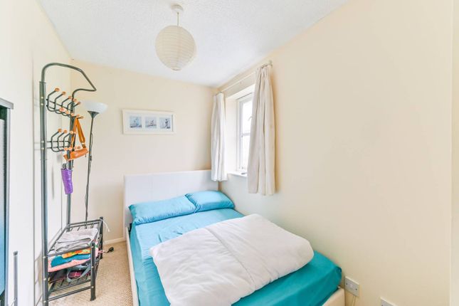Flat to rent in Chipstead Close, Sutton