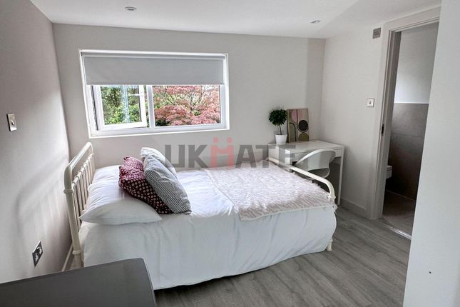 52, Ernest Street, London photo 4