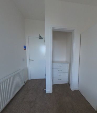 Flat to rent in Step Row, West End, Dundee