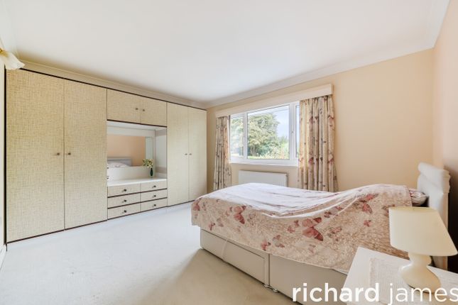 73, Sandringham Road, Swindon photo 4