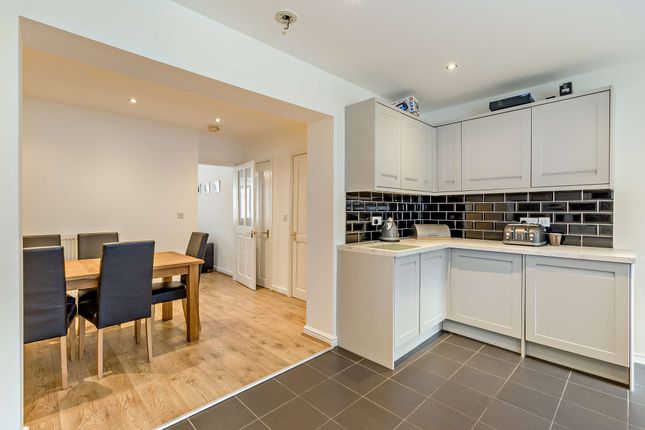 37, Foxland Avenue, Mexborough photo 5