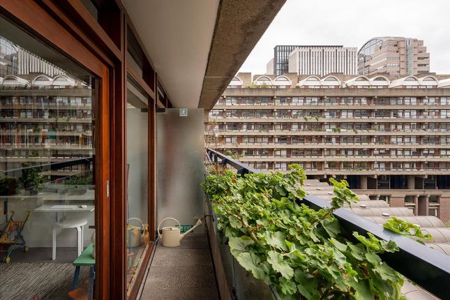 Flat for sale in Willoughby House, Barbican, London