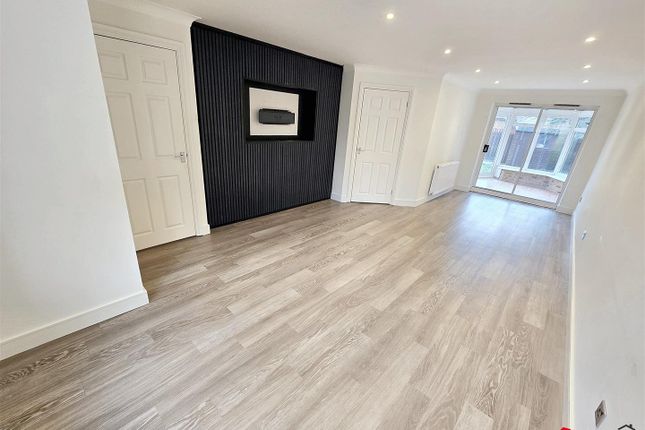 25, Elizabeth Way*, Mangotsfield photo 3