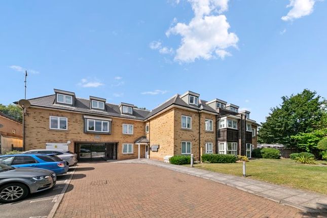 2-bed flat on Flat 6,, Chestlands Court, 18 Hercies Road, Uxbridge, £350,000
