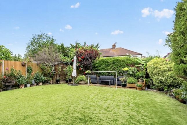 6, Holmsley Close, New Malden photo 4